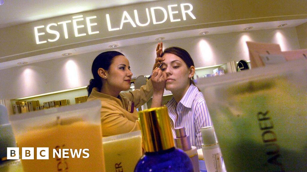 Licenciements - Estée Lauder Accélère les Licenciements Alors Qu'une Guerre Commerciale Se Profile