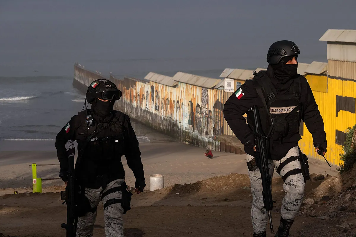Migrants - Dans le Limbo des Migrants : 'coyotes', Tunnels et le Mur