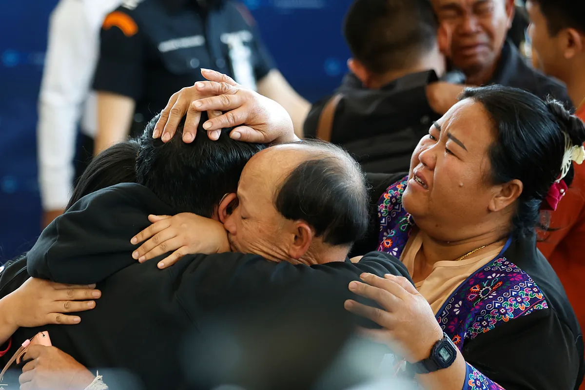 Bangkok - Les otages thaïlandais rentrent à Bangkok après plus d'un an à Gaza : "Je suis resté sans mots en retrouvant ma famille"
