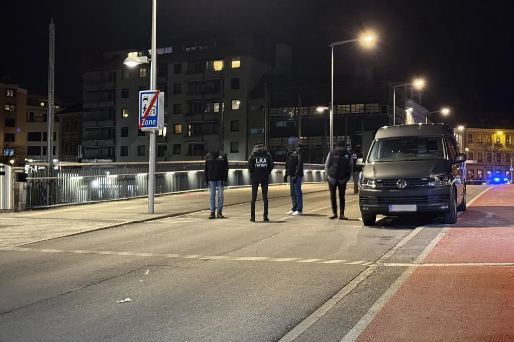 attaque - Un mort et quatre blessés dans une attaque au couteau en pleine rue dans une localité du sud de l'Autriche