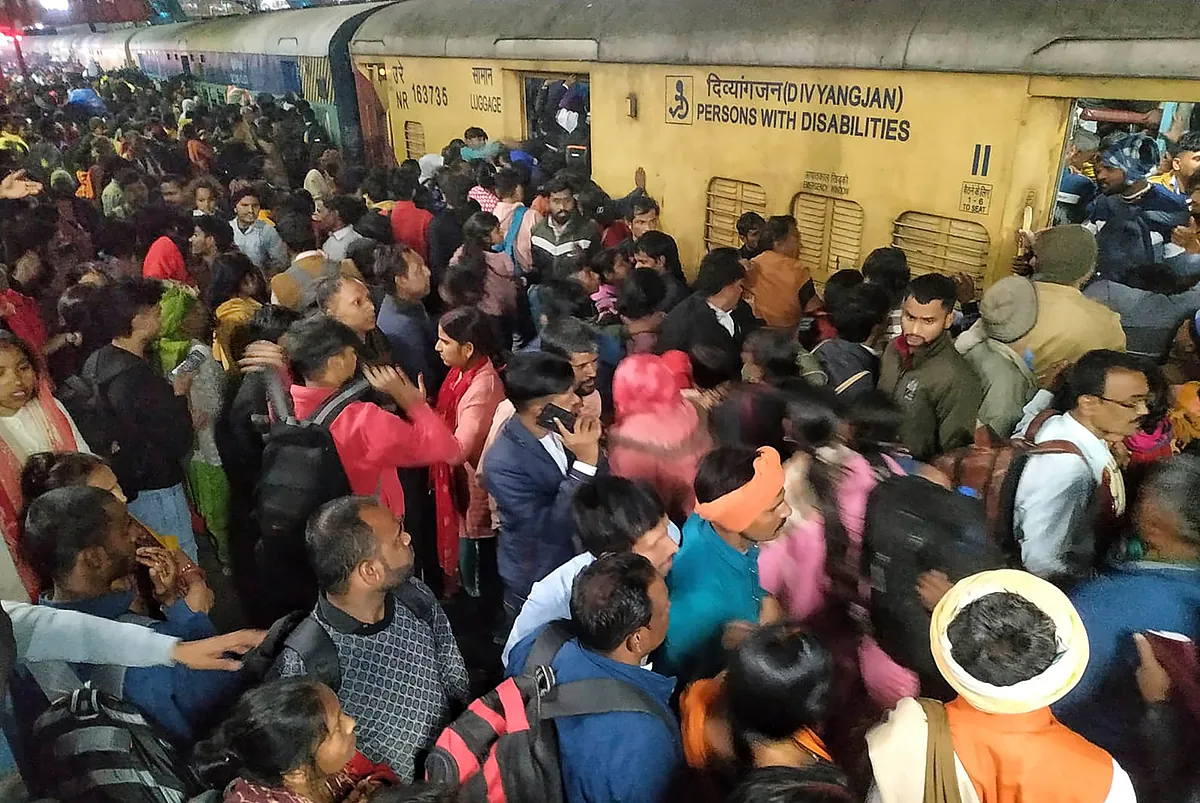 Morts - Au Moins 15 Morts Dans Une Estampille À La Gare De Train De New Delhi