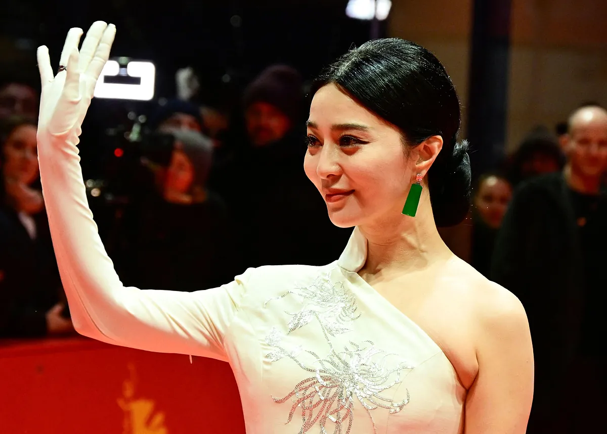 Célibat - Les Chinois Disent "oui Je Veux" À La Célibat