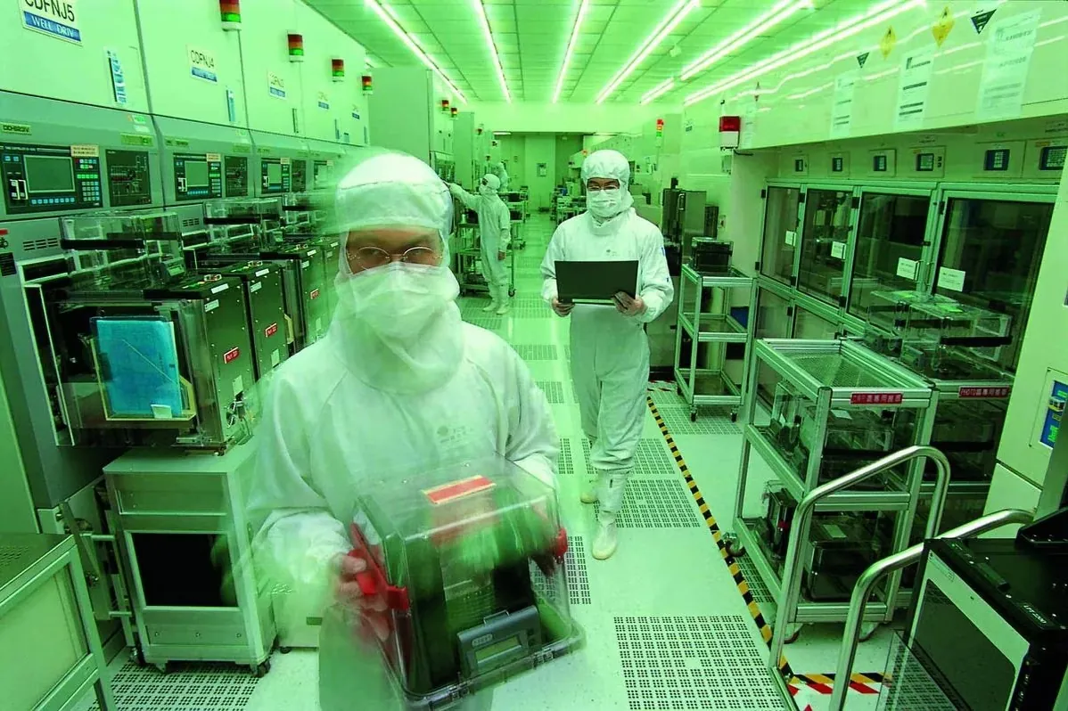 Trump - De l'obligation de Trump à Taïwan (profitant de la menace d'invasion chinoise) pour sauver Intel, à la lutte avec Zelenski pour des 'terres rares' qui n'existent pas.
