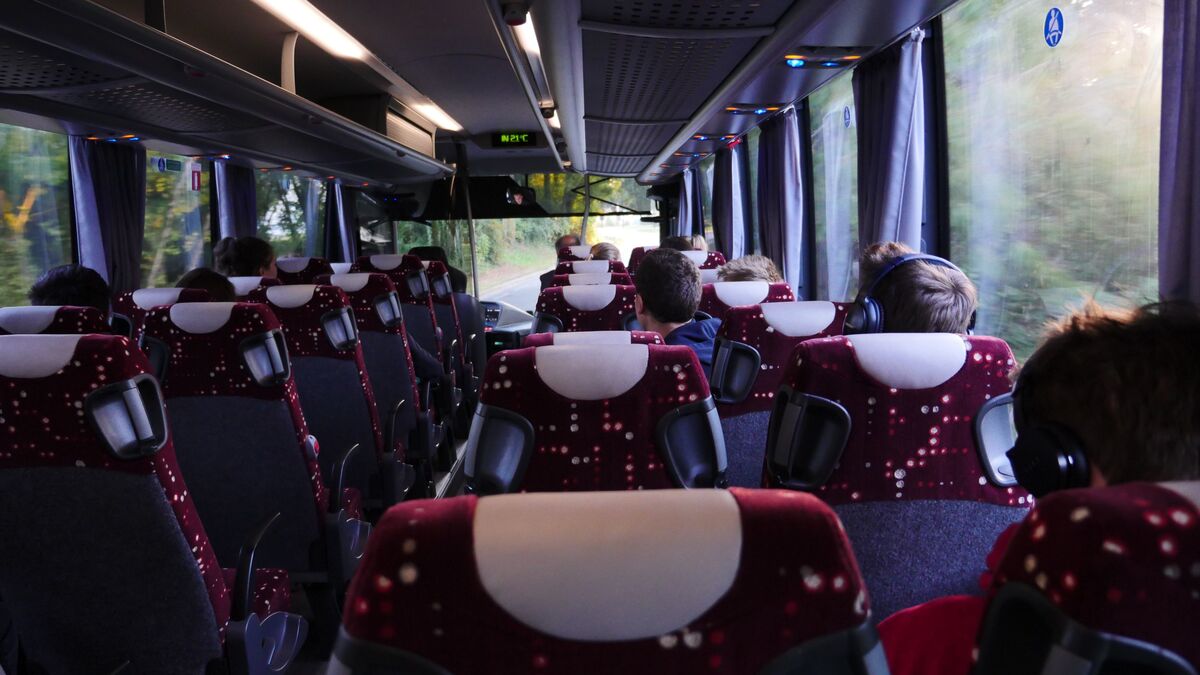 chauffeur - Bouches-du-Rhône : Un chauffeur de bus scolaire, contrôlé positif au cannabis et sans permis, condamné à trois ans de prison