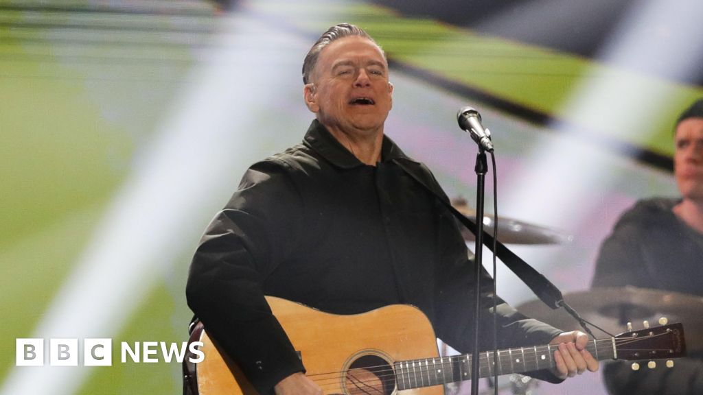 concert - Le fatberg de graisse et de chiffons interrompt le concert de Bryan Adams