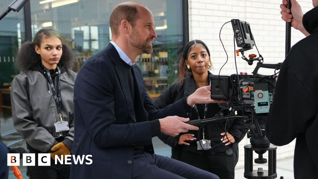 prince - Le prince William prend la caméra lors de sa visite à l'école de cinéma