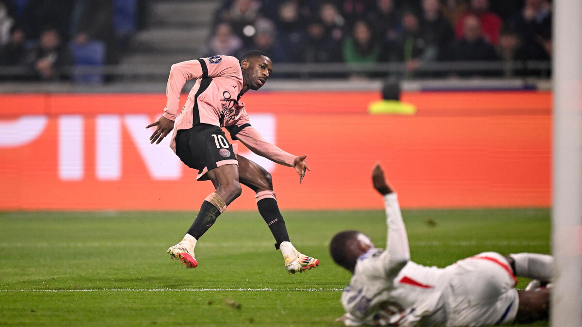 sauvetage - Ol-psg : La vidéo du sauvetage spectaculaire de Clinton Mata, le Lyonnais qui heurte le poteau