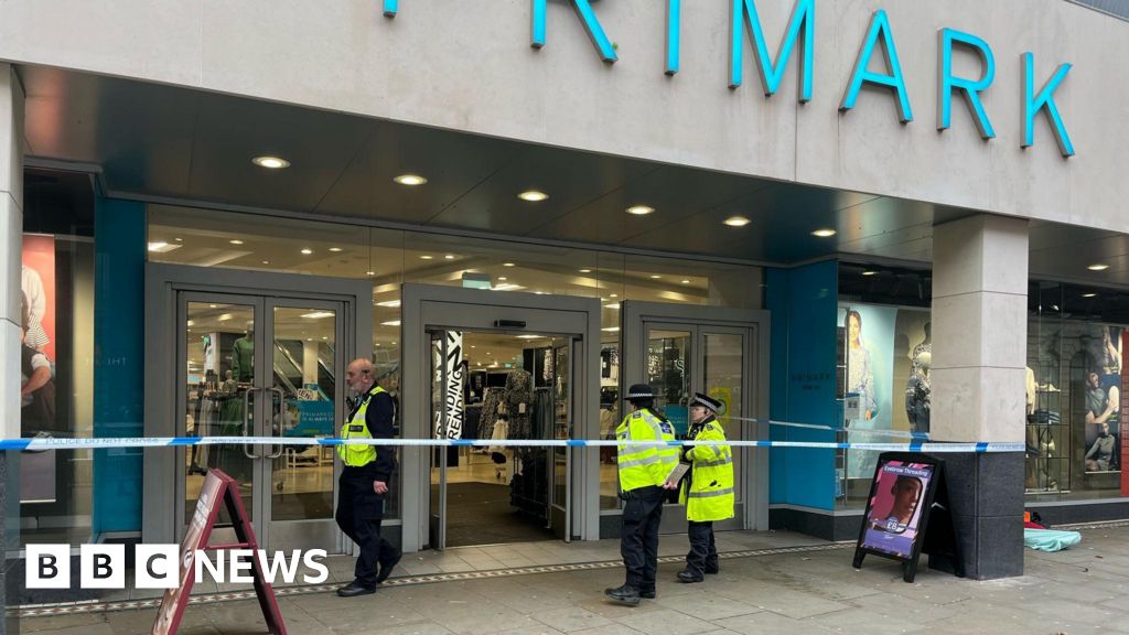 Primark - Un adolescent poignardé à la poitrine dans le magasin Primark