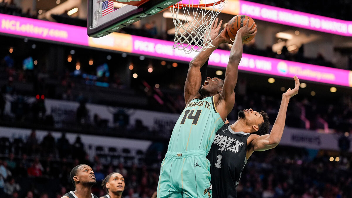 Wembanyama - NBA : Le Contre De L’Année Pour Victor Wembanyama, Mais Une Défaite Étriquée Pour Les Spurs À Charlotte