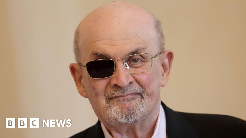 Rushdie - Le procès s'ouvre contre l'homme accusé d'avoir poignardé Salman Rushdie