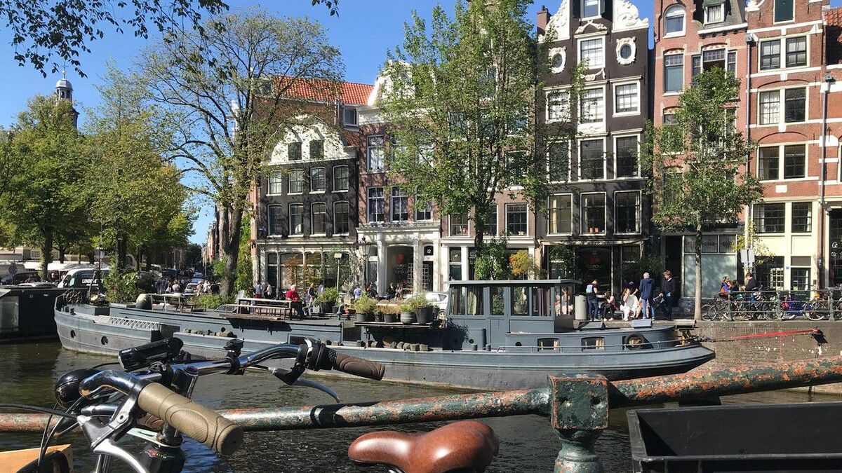 Bateaux - Amsterdam : Les Bateaux de Plaisance Polluants sur les Célèbres Canaux de la Ville Vont Être Interdits