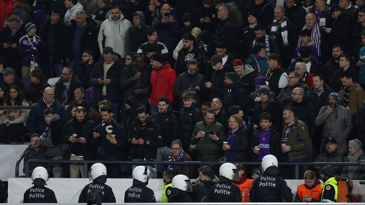 Match - Ligue Europa : Le Match Anderlecht - Fenerbahçe Interrompu Vingt Minutes Après Des Bagarres Dans Les Tribunes