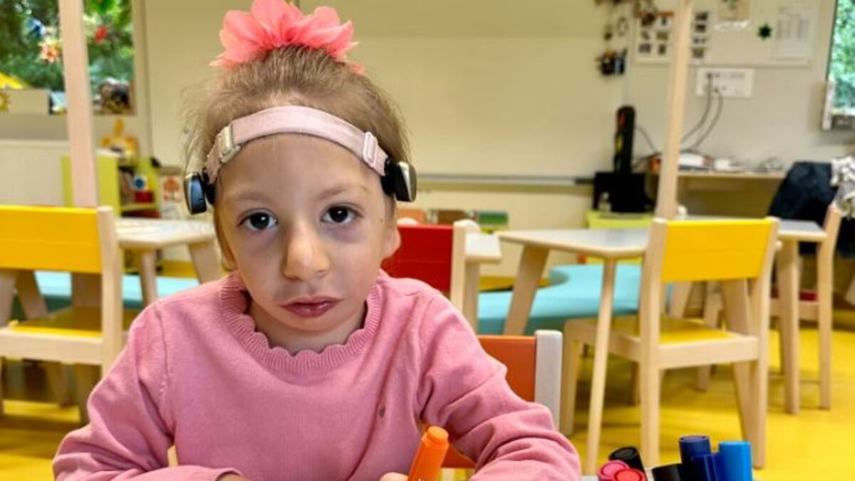 Margot - Comment Trouver Les Mots ? Margot, Fillette Née Sans Oreilles, Décède à 4 Ans