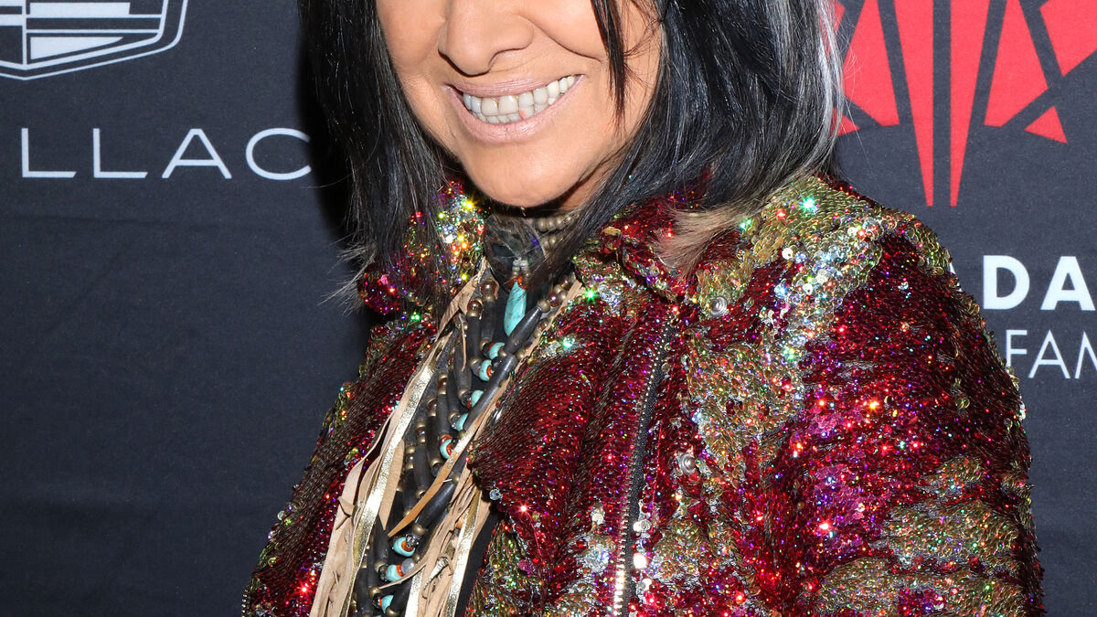 Buffy - Buffy Sainte-Marie Déchue De L'Ordre Du Canada : Accusations De Mensonge Sur Ses Origines Autochtones