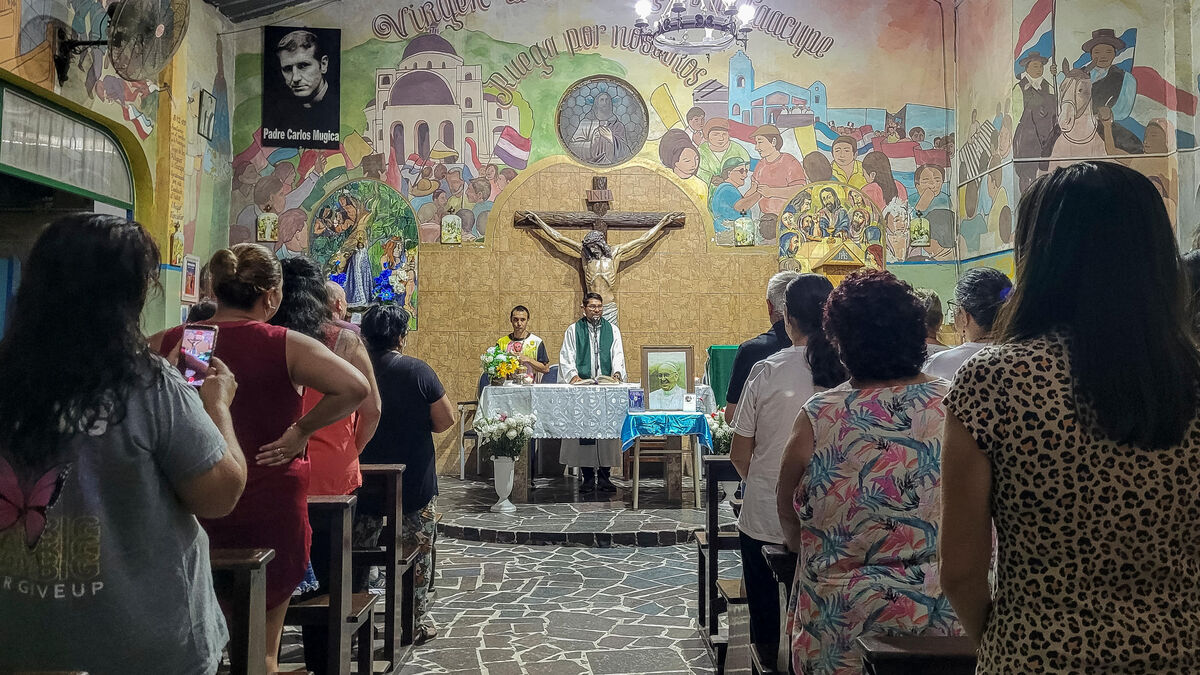 Papa - « Je demande à Dieu de le sauver » : Dans un bidonville de Buenos Aires, les habitants prient pour « leur cher Papa Francisco »