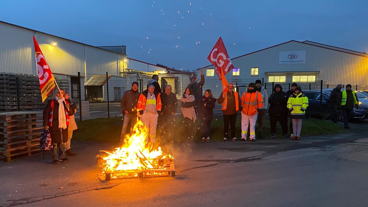 Fromages - L’usine de la Compagnie des Fromages & Richesmonts à Vire-Normandie bloquée après l’annonce de la fermeture d’un atelier