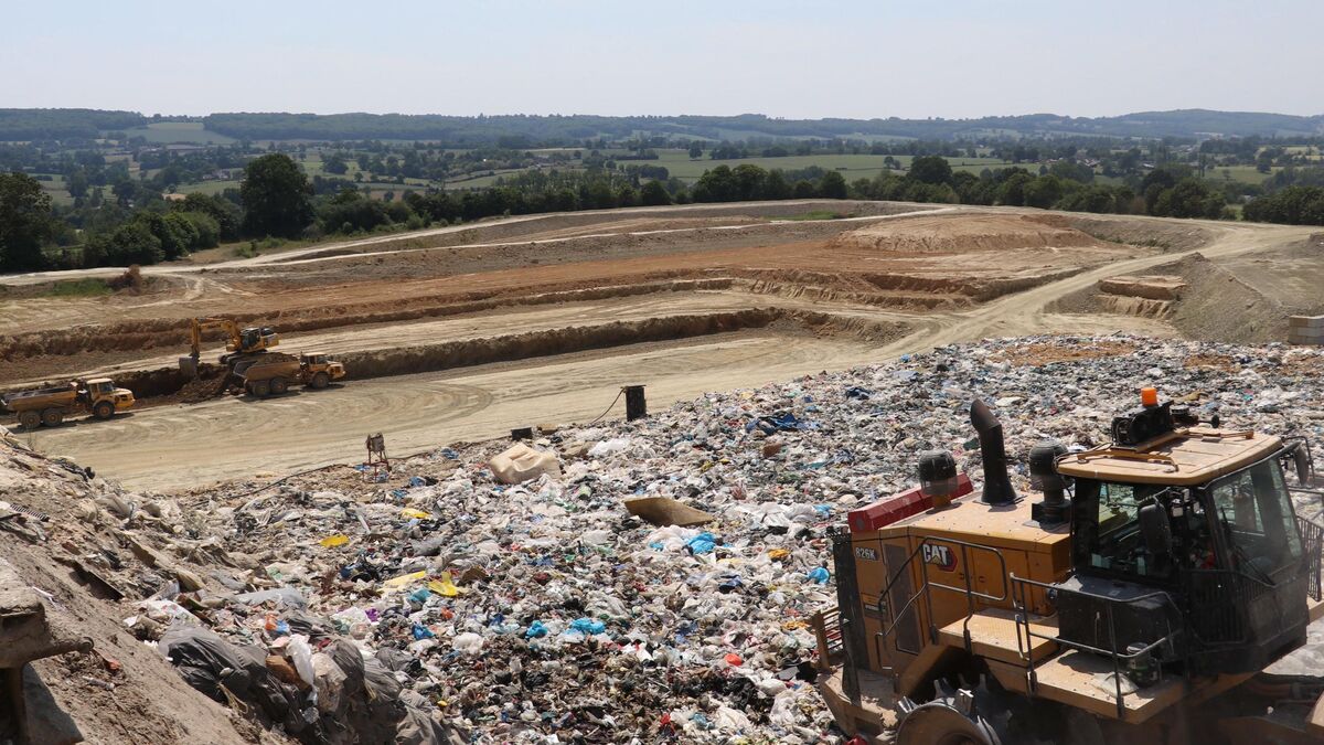 Décharge - « On N’est Pas Une Poubelle » : Dans La Manche, Des Riverains Luttent Contre L’Extension D’Une Décharge