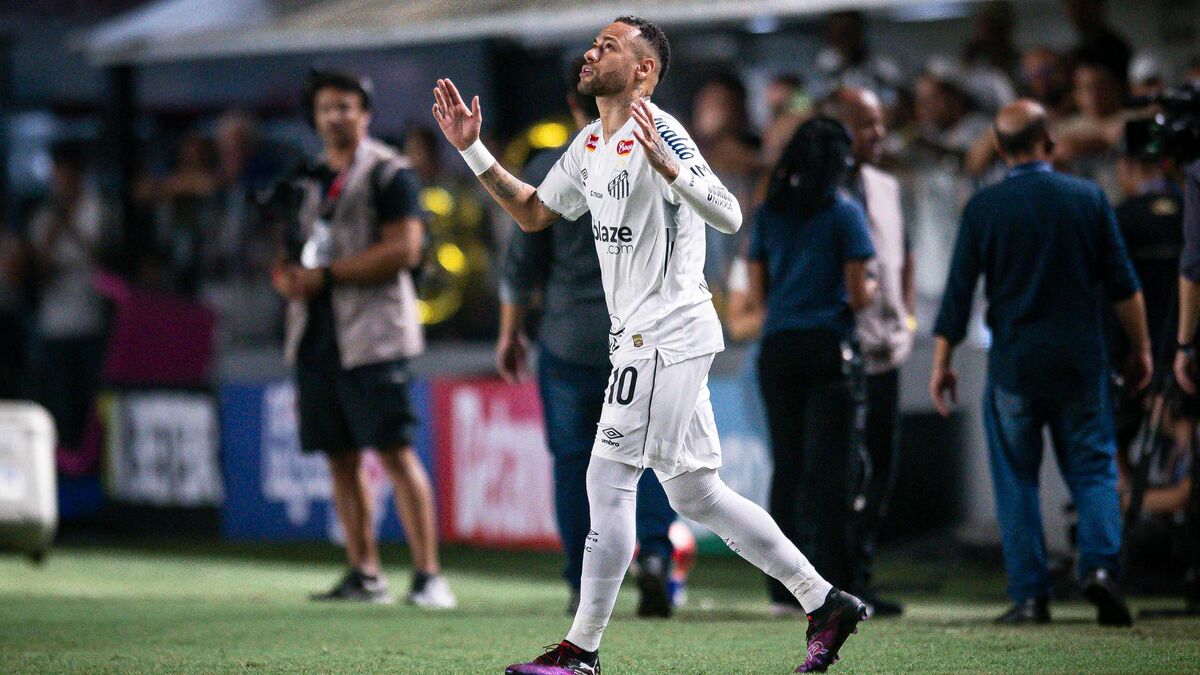 Neymar - Football : 24 ballons perdus, aucun tir cadré, la triste première titularisation de Neymar avec Santos
