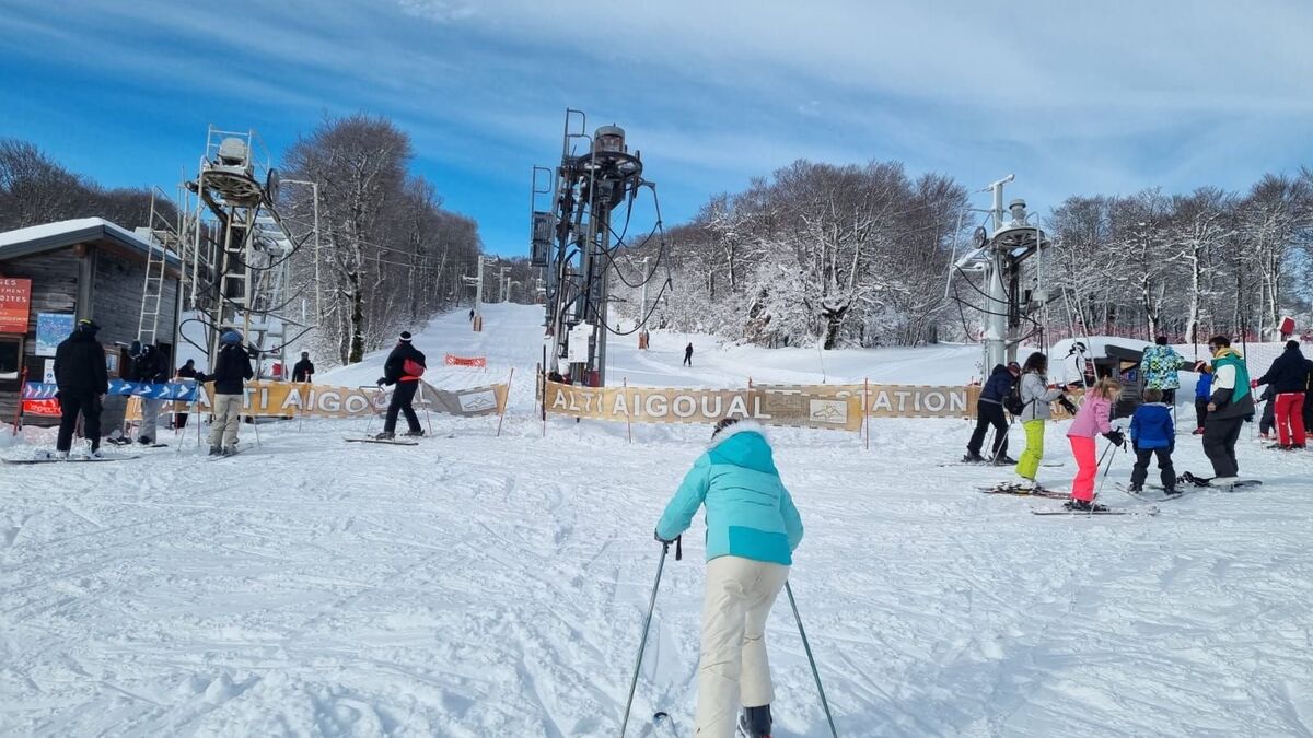 Neige - « Il Y A Un Monde Fou » : La Neige Est Enfin Tombée Sur l'Aigoual Et D'autres Sites Du Massif Central