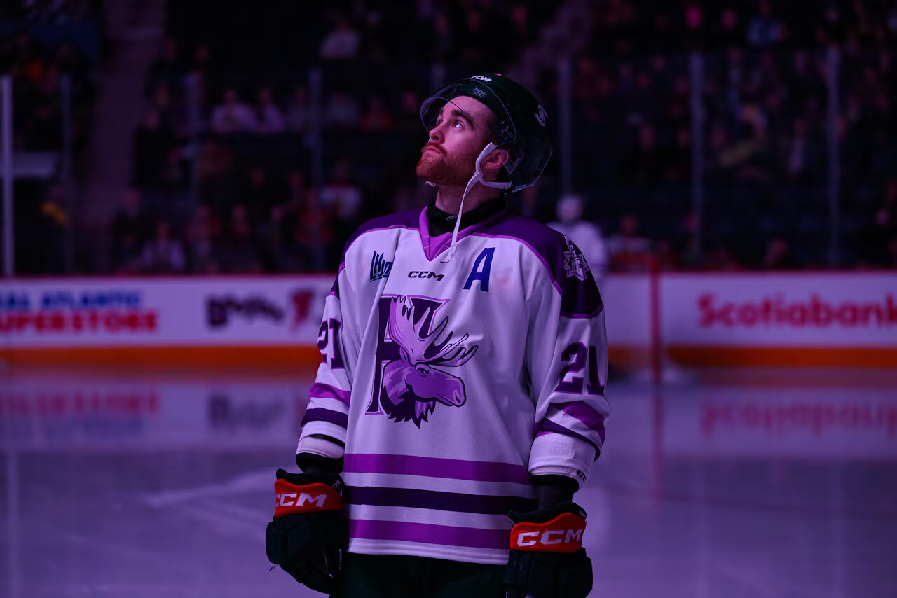 hockey - « J'ai eu l'impression que ma mère était dans les tribunes, déclare un joueur de hockey de Halifax qui a encore marqué lors de la Nuit de lutte contre le cancer »