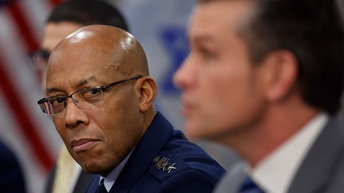 Trump - Trump Écarte un Haut Responsable Militaire dans le Dernier Bouleversement au Pentagone
