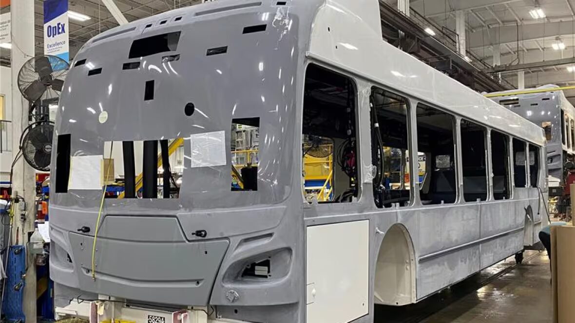ville - Pourquoi votre ville attend toujours des bus électriques — et comment les tarifs pourraient aggraver la situation ?
