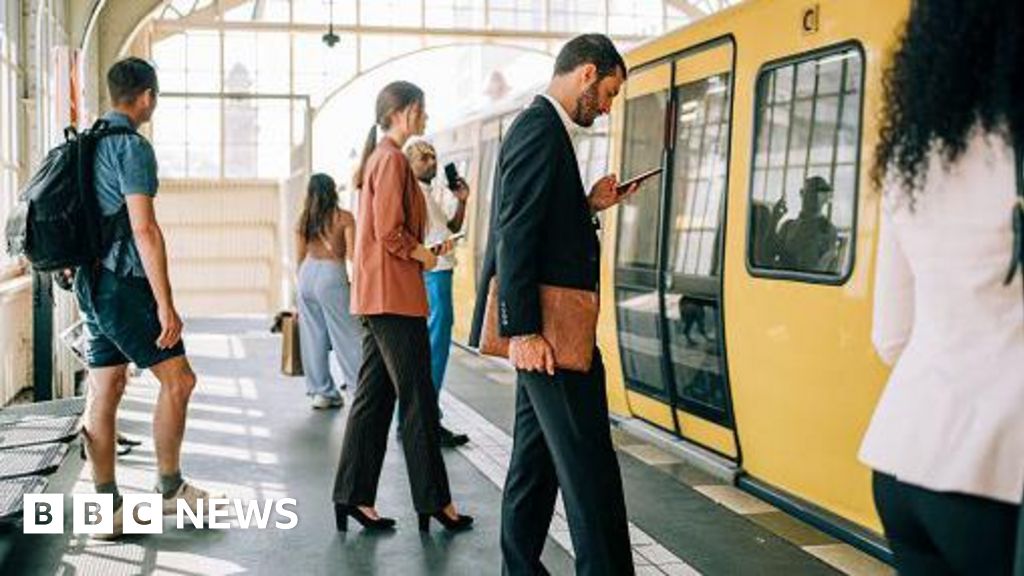 amende - Un homme lance un combat contre une amende pour un appel au haut-parleur à la gare en France