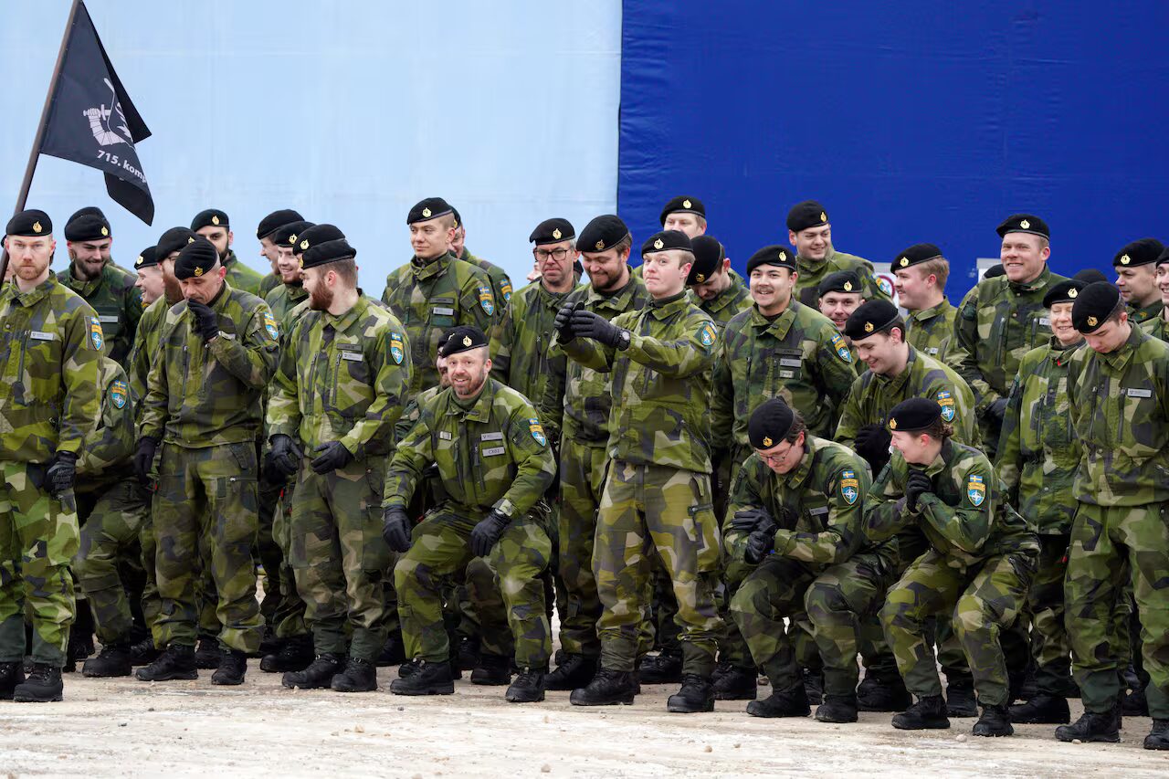 Canada - Blair Loue les Troupes Suédoises Rejoignant la Brigade de l'Otan Dirigée par le Canada en Lettonie