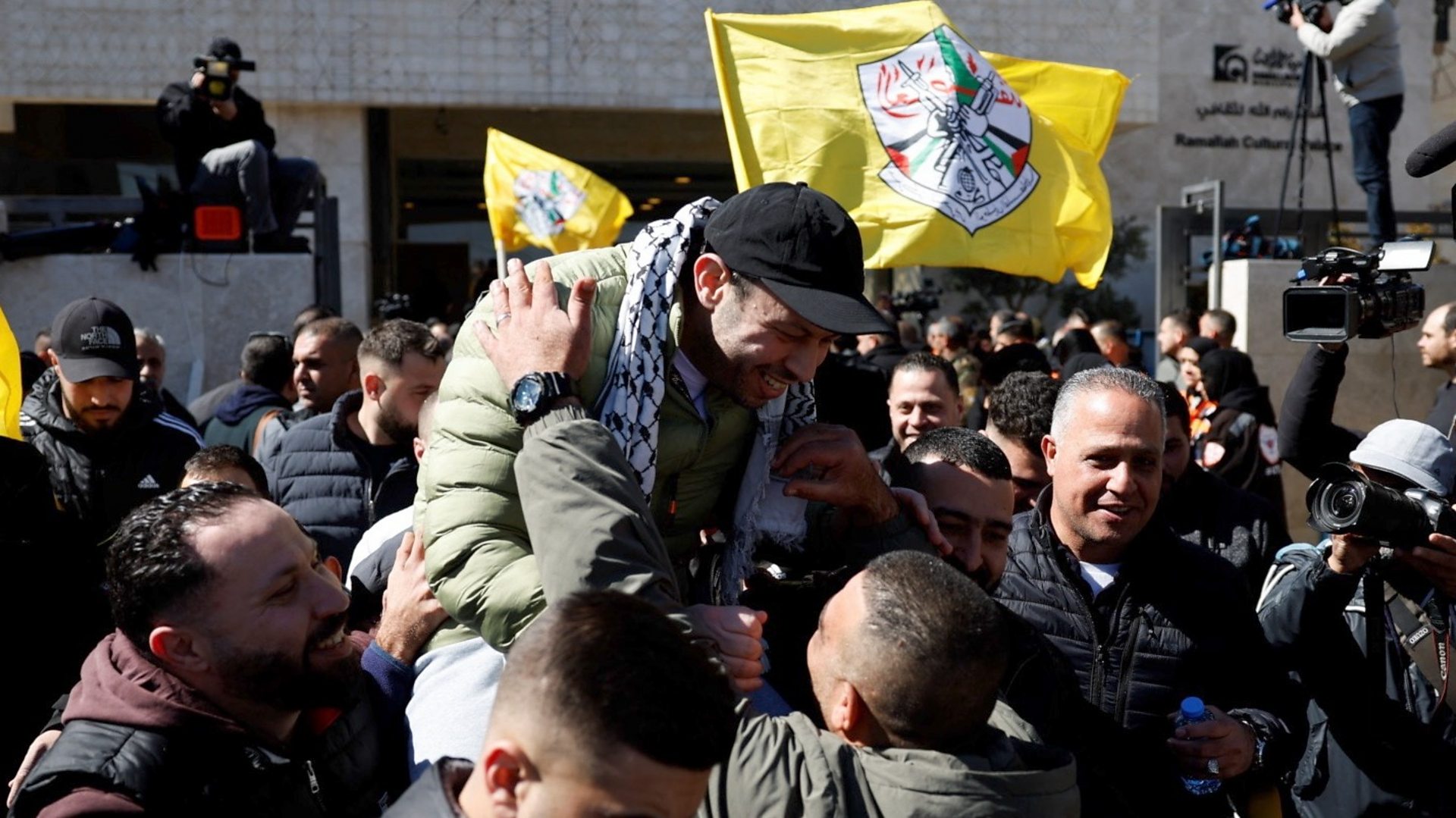 prisonniers - Des foules se rassemblent pour accueillir des prisonniers palestiniens libérés