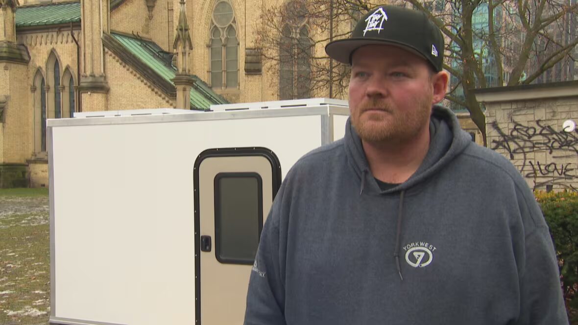 maisons - Toronto ordonne au créateur de petites maisons mobiles pour les personnes sans-abri d'arrêter
