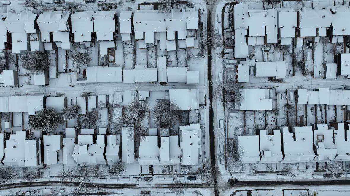 Neige - Toronto Toujours Sous Tempête Hivernale Dimanche Alors Que La Neige S'abat Sur La Ville