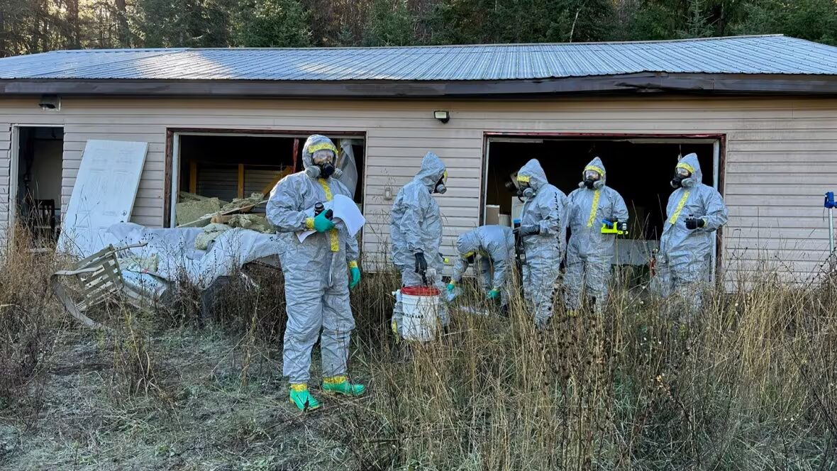 propriété - Province tente de saisir une propriété utilisée pour construire un super laboratoire de drogue en Colombie-Britannique rurale