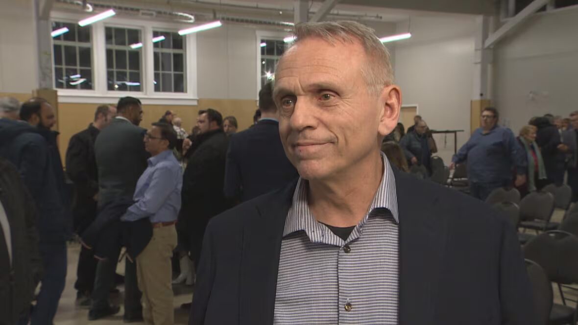 pornographie - Le candidat à la direction du PC du Manitoba affirme qu'il y a de la pornographie dans les bibliothèques scolaires