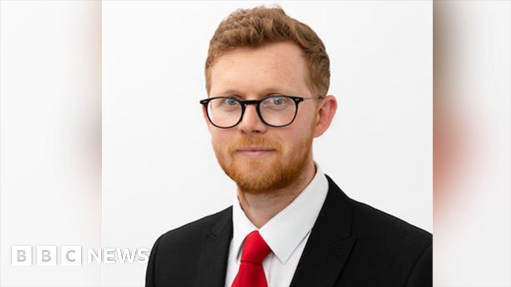 conseiller - Le conseiller municipal du Travail reconnu coupable d'exposition indécente doit démissionner, affirme Streeting