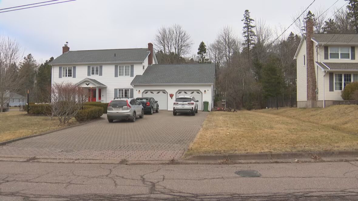 maison - Une femme prévoit de vendre sa maison en raison du stress causé par l'expropriation de la ville de N.s.