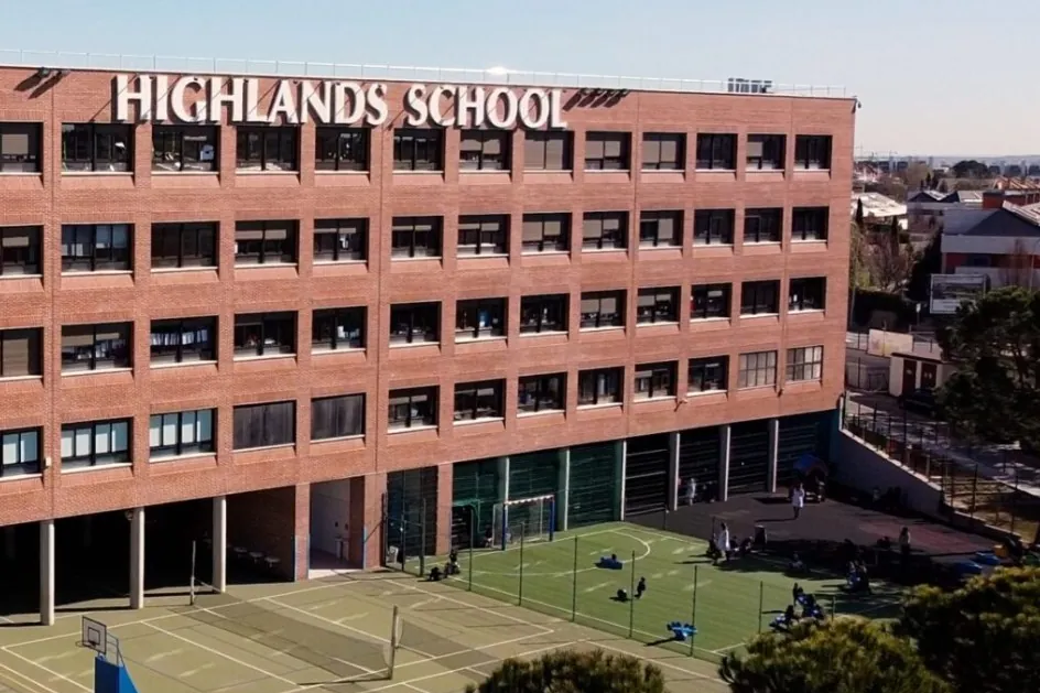 prêtre - Les dénonciations contre le prêtre d'un collège privé de La Moraleja atteignent cinq après son arrestation pour abus sexuel sur une élève de six ans
