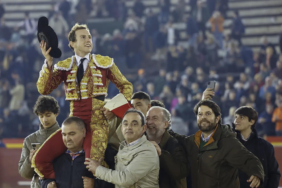 Corrida - La Geste Humaine de Román Surpasse le Geste Artistique Lors d'une Encastada Corrida de la Quinta à Valence
