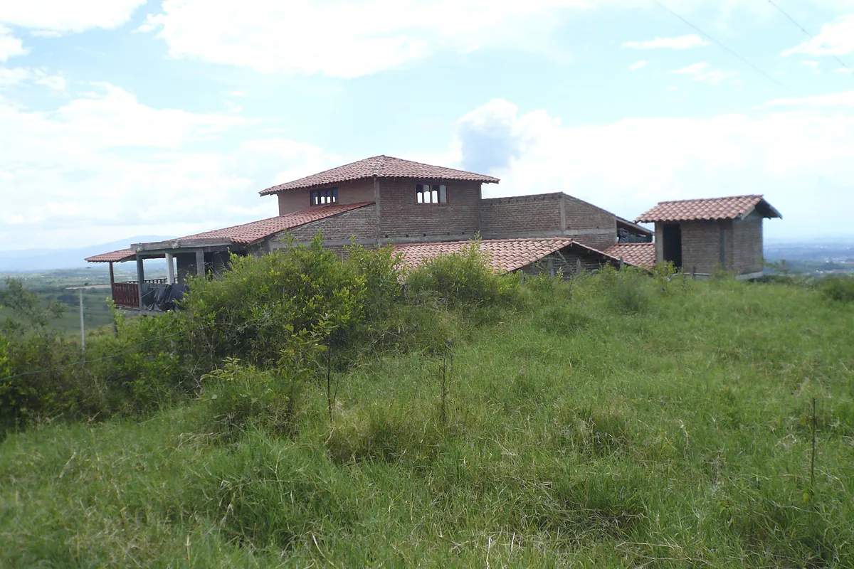 Colombie - La Uco Admet Son Erreur en Évaluant le Terrain d'Ábalos en Colombie à Deux Millions : L'Ancien Ministre N'a Payé Que 751 Euros