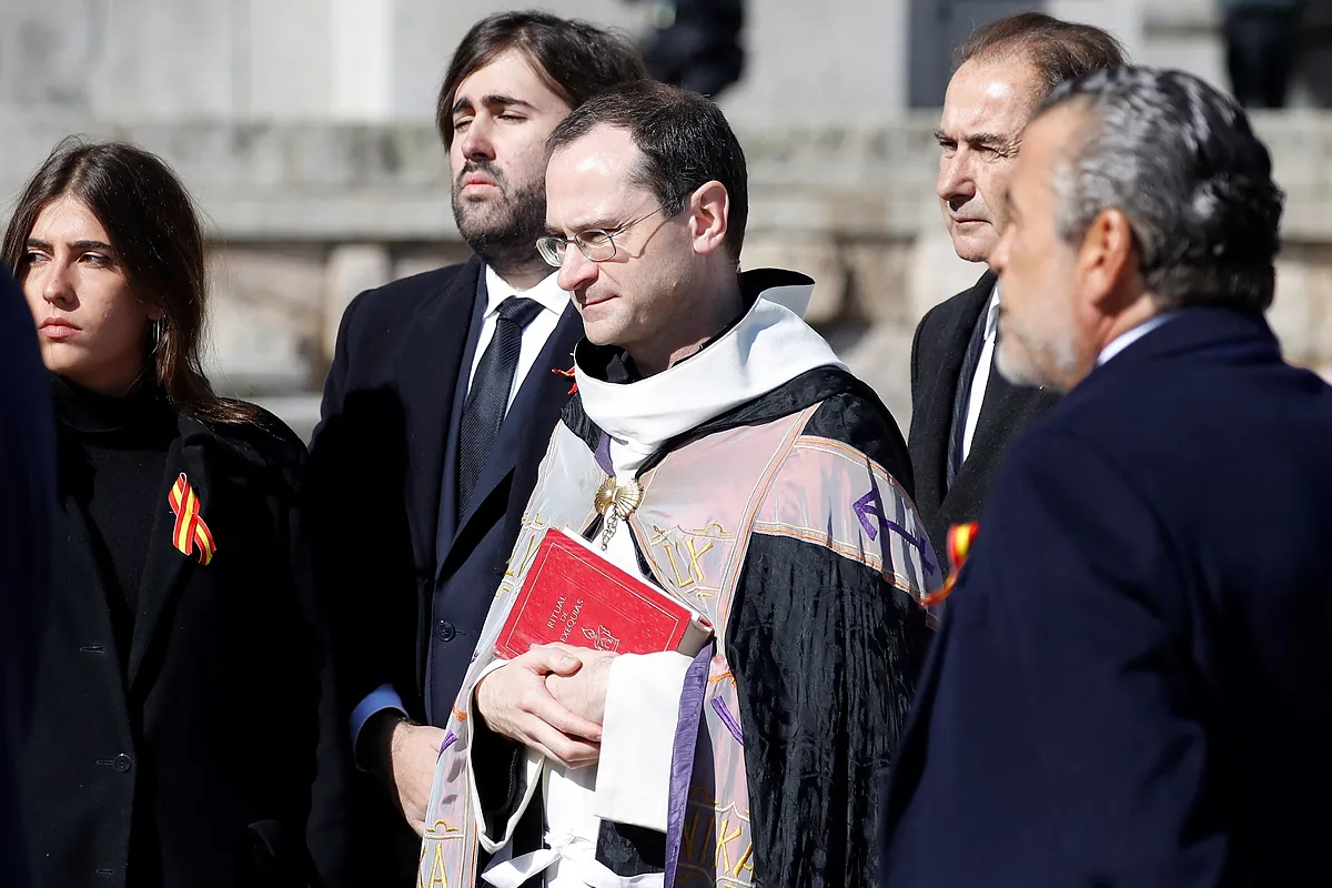 gouvernement - Le Prior du Valle de los Caídos, relevé de ses fonctions en pleine négociation entre le gouvernement et l'Église sur le départ des moines bénédictins de Cuelgamuros