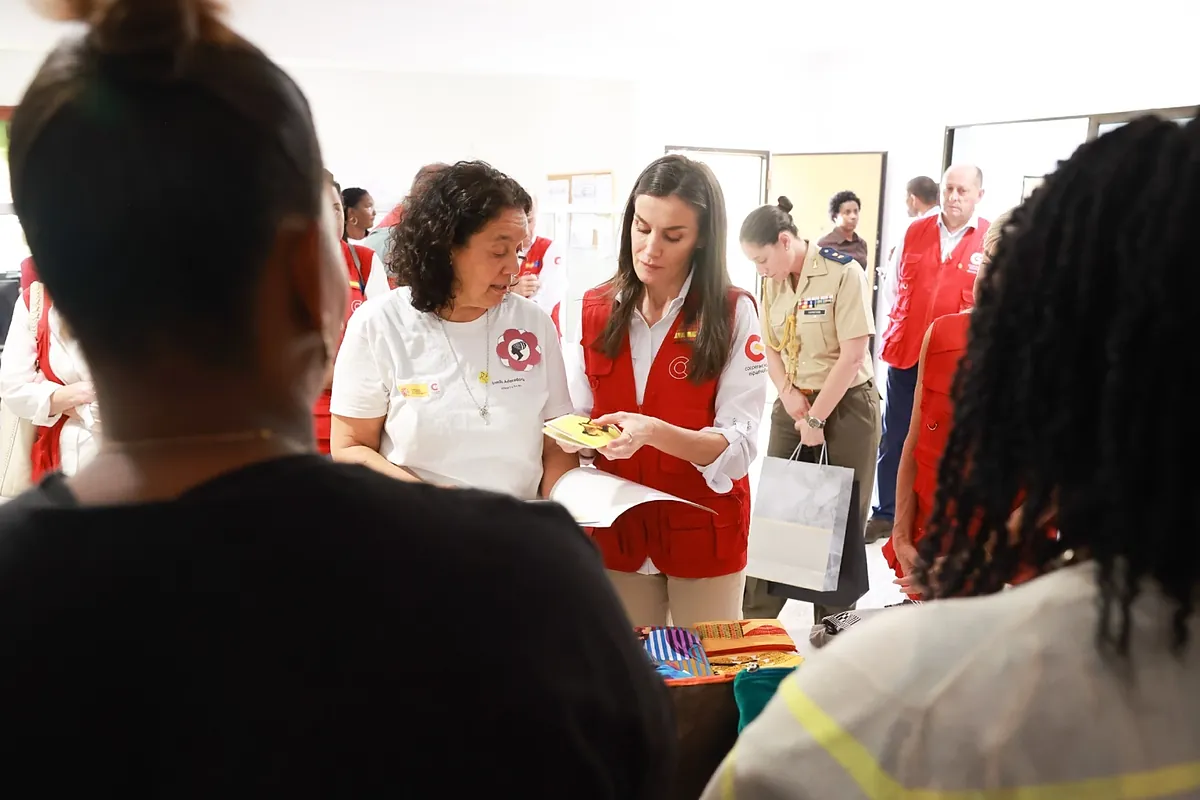 reine - La reine Letizia découvre le miracle du travail des Adoratrices lors de son dernier jour à Cabo Verde