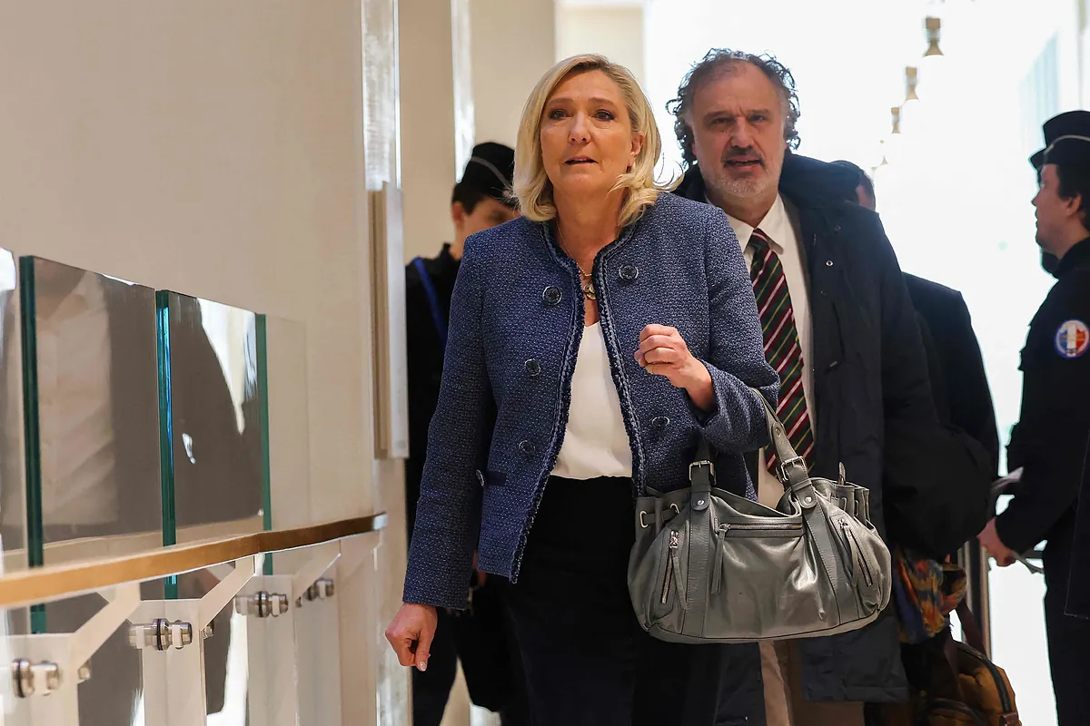 Marine - Le Kremlin et Orban soutiennent Le Pen : "Je suis Marine"