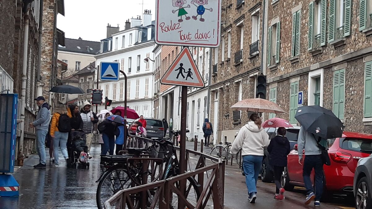 Versailles - « Mon fils est ravi de pouvoir marcher librement » : à Versailles, on teste la rue aux écoles sans voitures