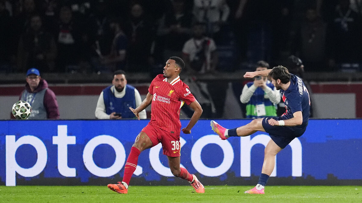 Kvaratskhelia - PSG-Liverpool : La vidéo du cruel hors-jeu qui empêche Kvaratskhelia d'ouvrir le score