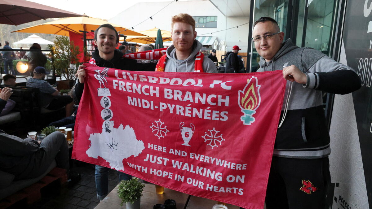 bar - PSG-Liverpool : Découvrez l'ambiance dans un bar avec les fans des Reds avant le choc au Parc des Princes