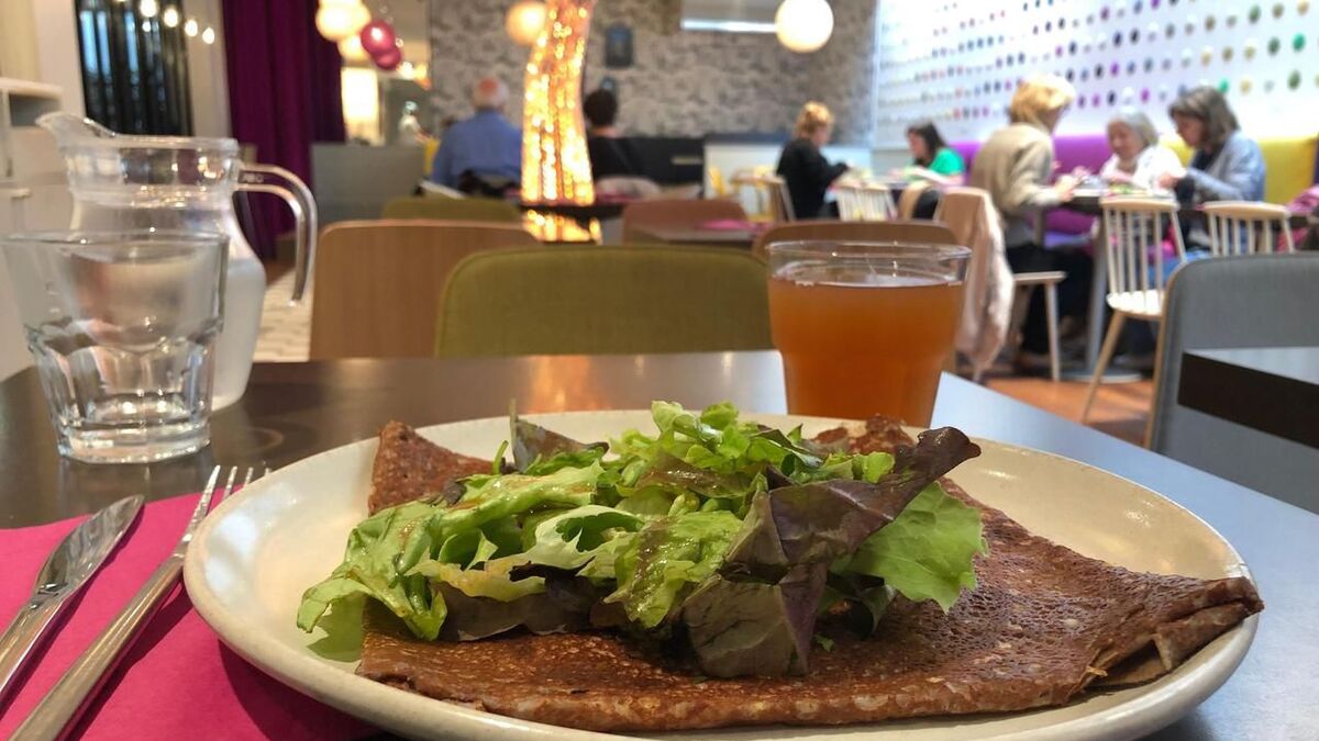 galette - Avec ses 101 mètres, le record de la plus longue galette saucisse du monde a été établi à Rennes