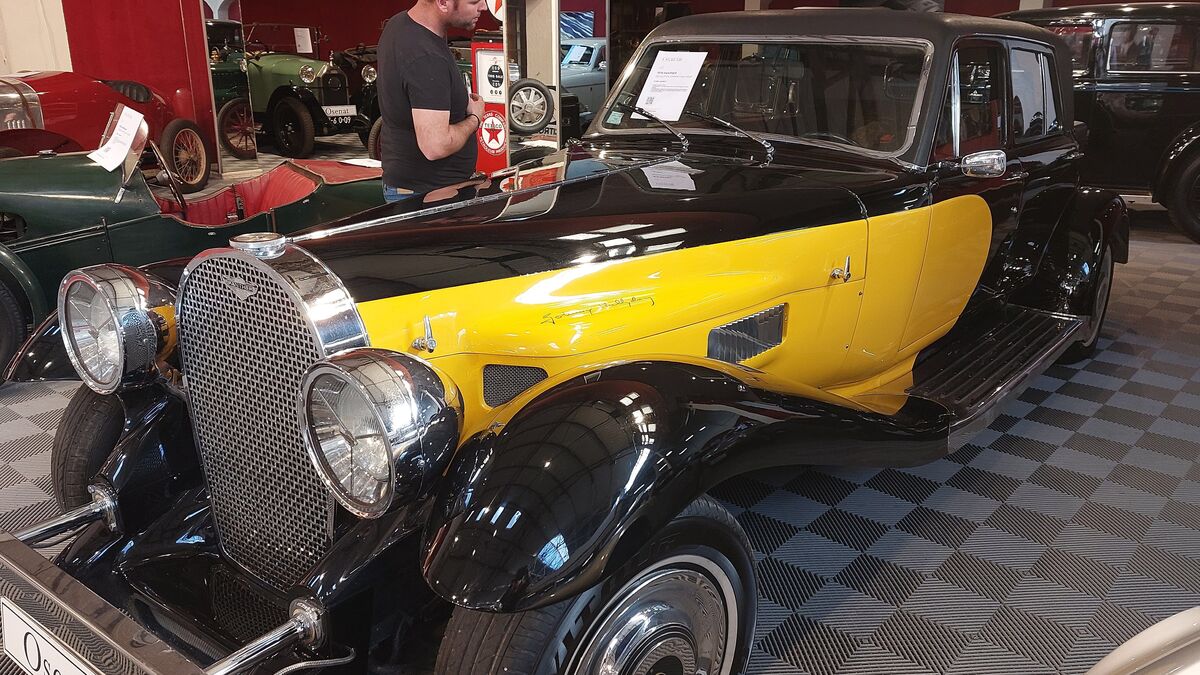 Panther - « Ça Fait Rêver ! » : La Panther Deville 1975 de Johnny Hallyday atteinte 132 000 euros aux enchères