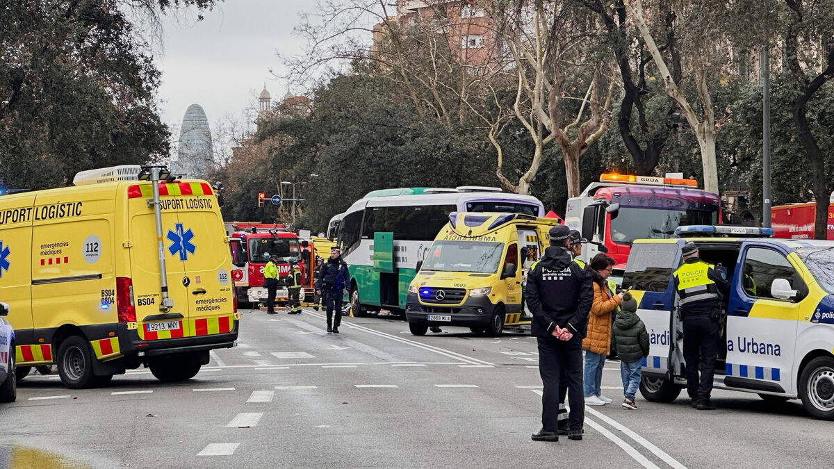 Barcelone - Barcelone : Des dizaines de blessés, dont quatre dans un état grave, après une collision entre deux autocars