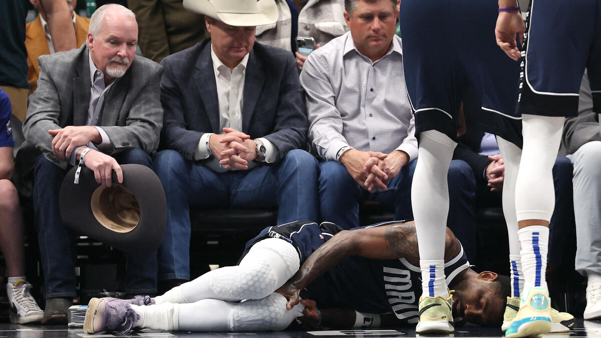 Kyrie - NBA : Kyrie Irving imite Kobe Bryant en réalisant deux lancers francs après une blessure sérieuse
