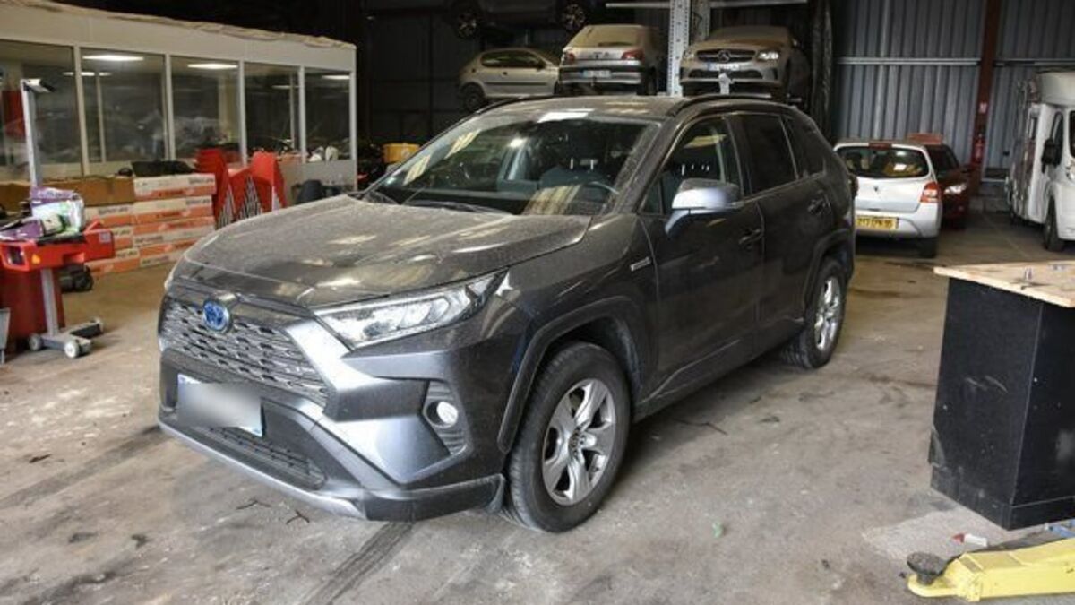 Toyota - Yvelines : Cinq hommes interpellés après avoir chargé deux Toyota RAV4 dans un conteneur