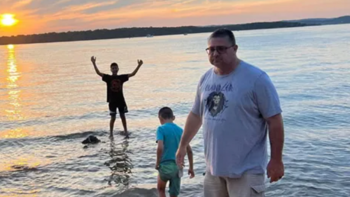 sacrificie - « Un Héros » : Un père se sacrifie pour sauver son fils d'un feu de forêt aux États-Unis
